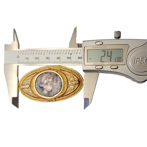 Avon Presidents Club Mrs. Albee Rhinestone Brooch, Signed PC K196 - Picture 5 of 7